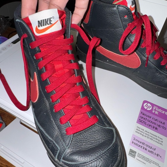 Nike Men's Black and Red Sneakers - Picture 12 of 16